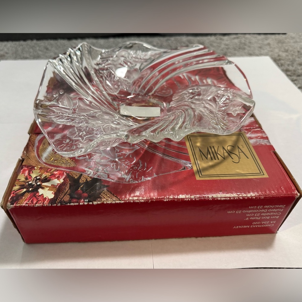 Mikasa Vintage Christmas Medley Chrysal Bon Bon Plate